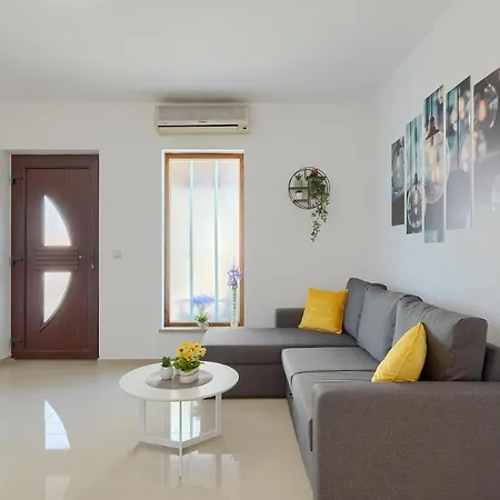 Διαμέρισμα Christina *