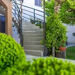 Christina 아파트 *